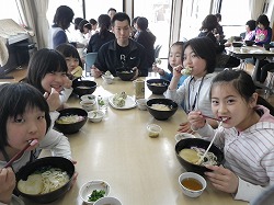 D③