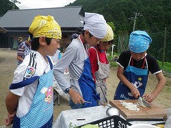 B③